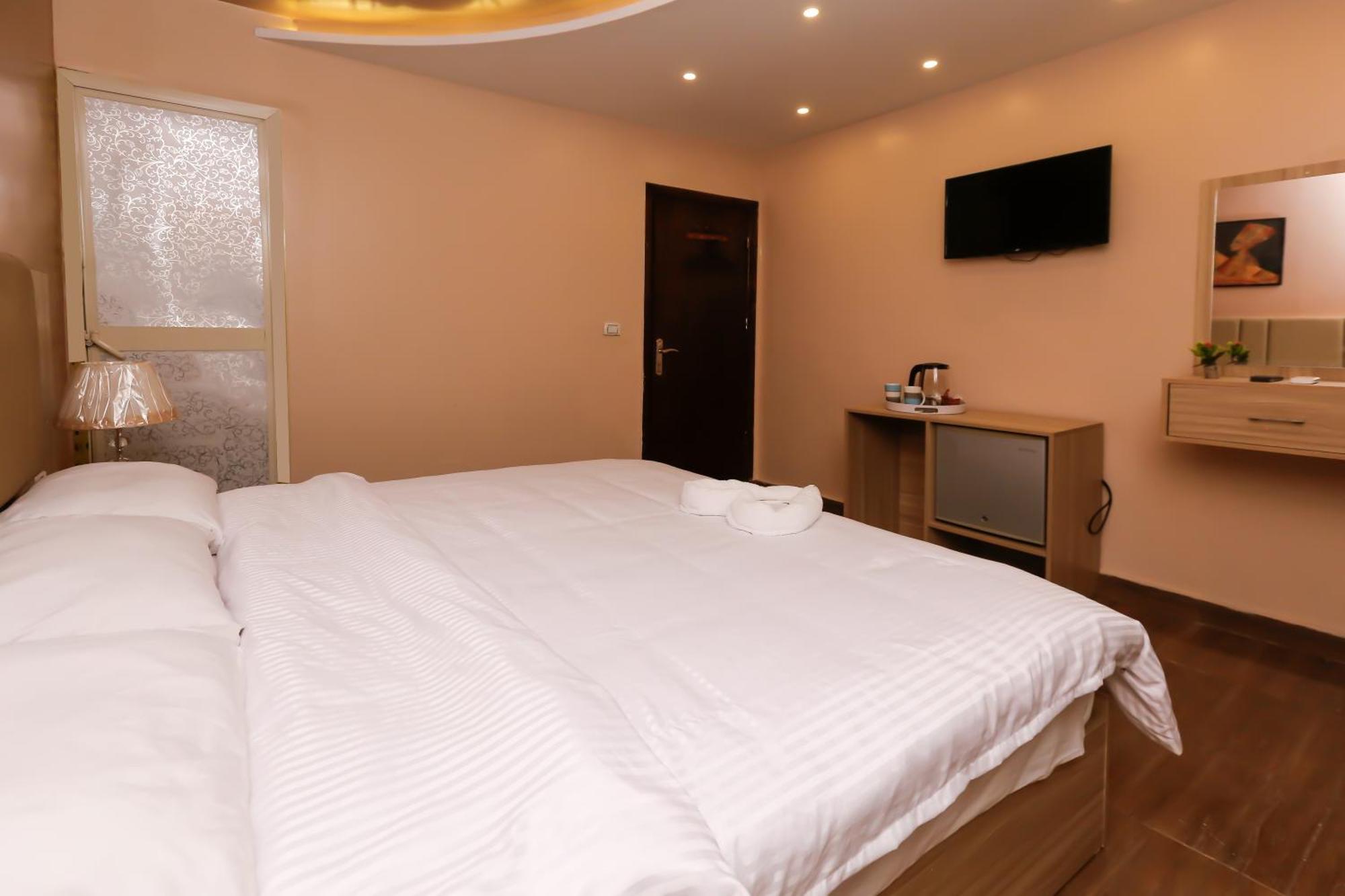 Pyramids Express View Hotel Kafret el-Gabal Zewnętrze zdjęcie