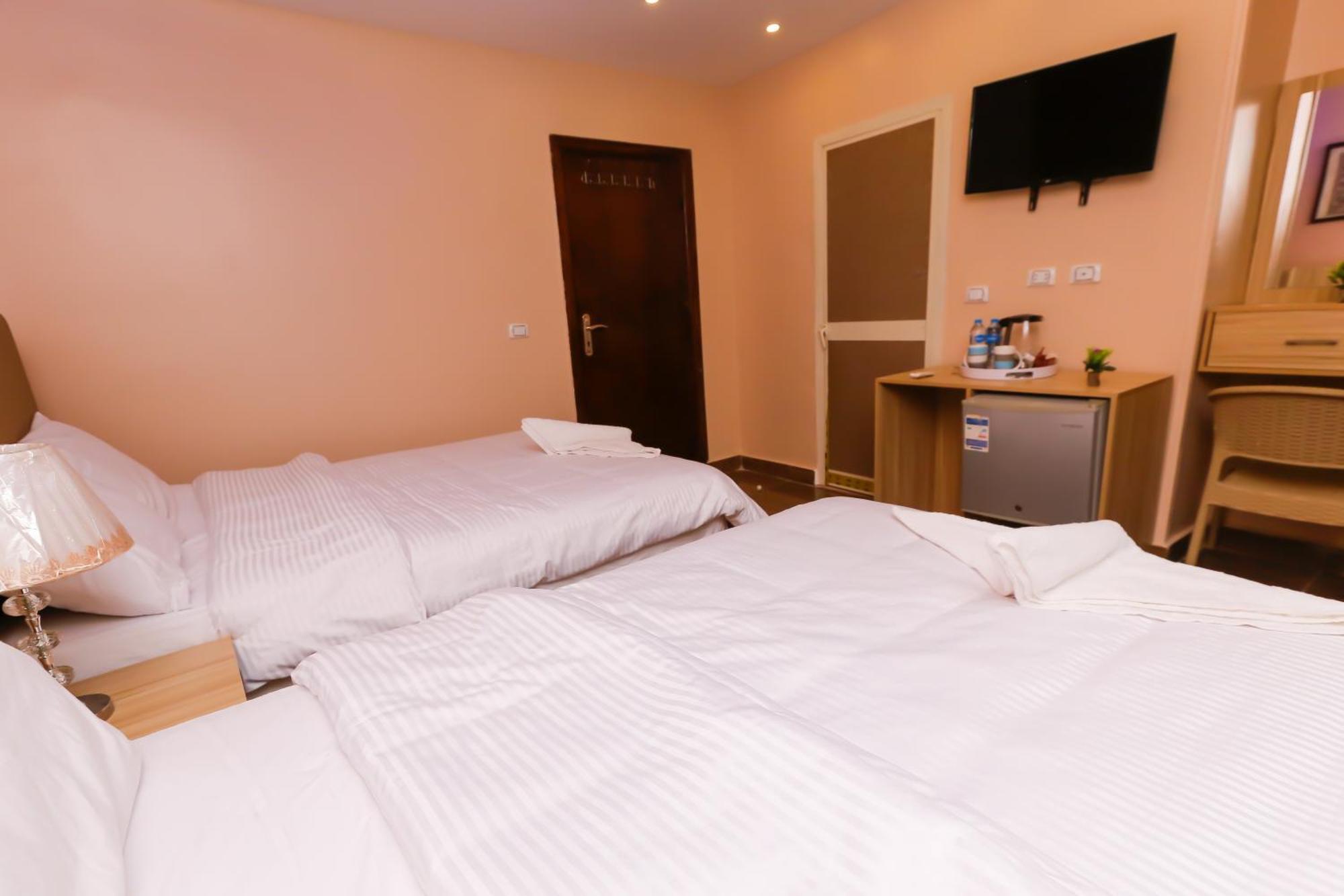 Pyramids Express View Hotel Kafret el-Gabal Zewnętrze zdjęcie